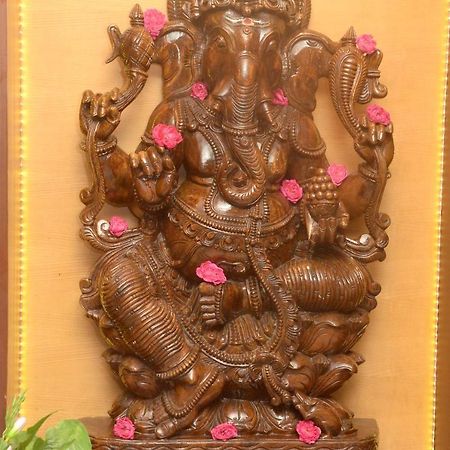 Hotel Kanakabhishegam First Hotel From The Thirukadaiyur Temple Tirukkadaiyur المظهر الخارجي الصورة